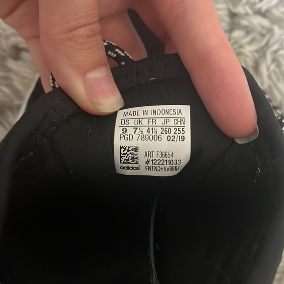 Womens Adidas size 9 - Picture 4 of 4